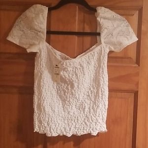 Adorable summer top in white!
